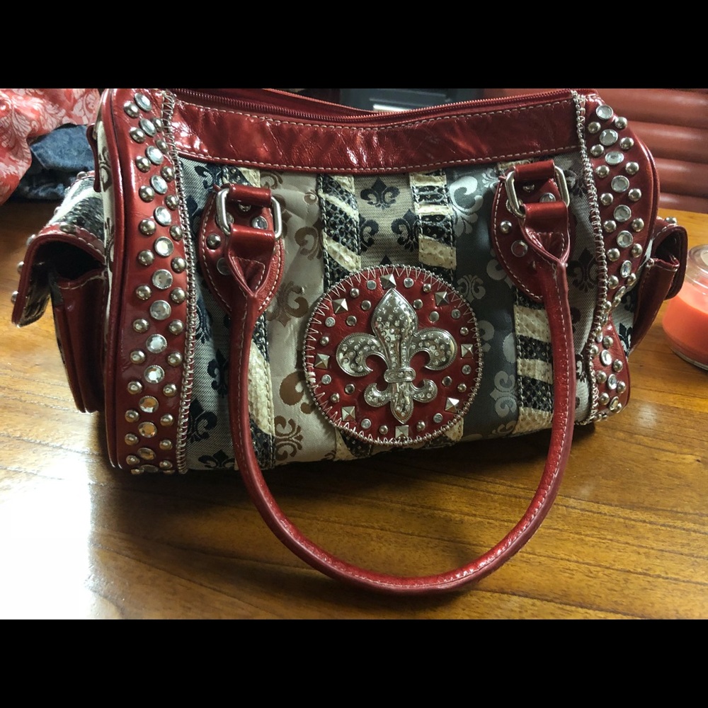 🌺. Gorgeous Fleur de’ Lis bag! Price Drop!